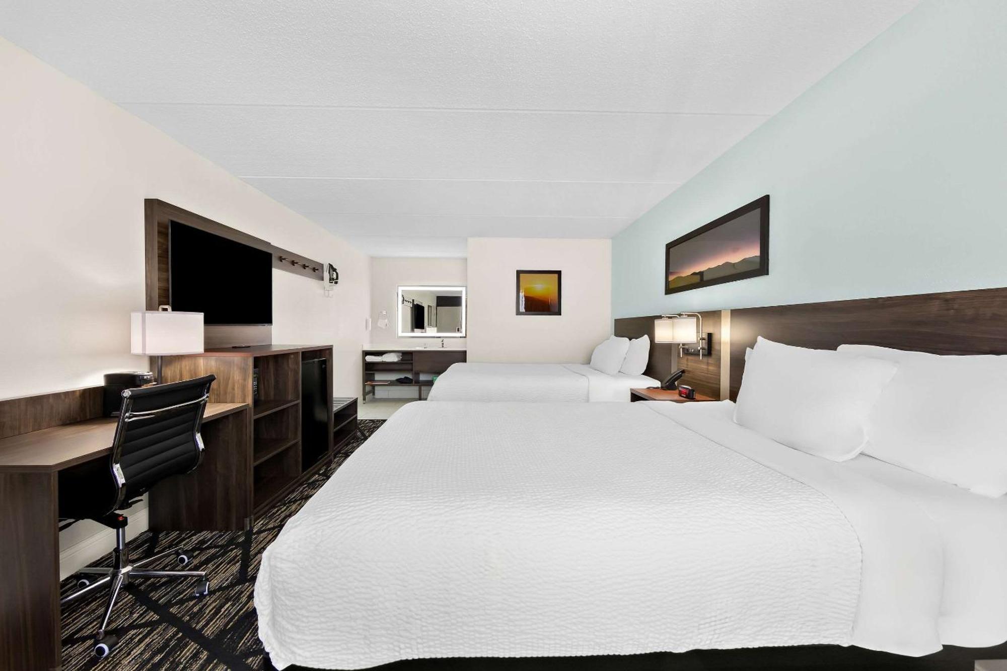 Clarion Inn & Suites Near The Leconte Center Pigeon Forge Bagian luar foto
