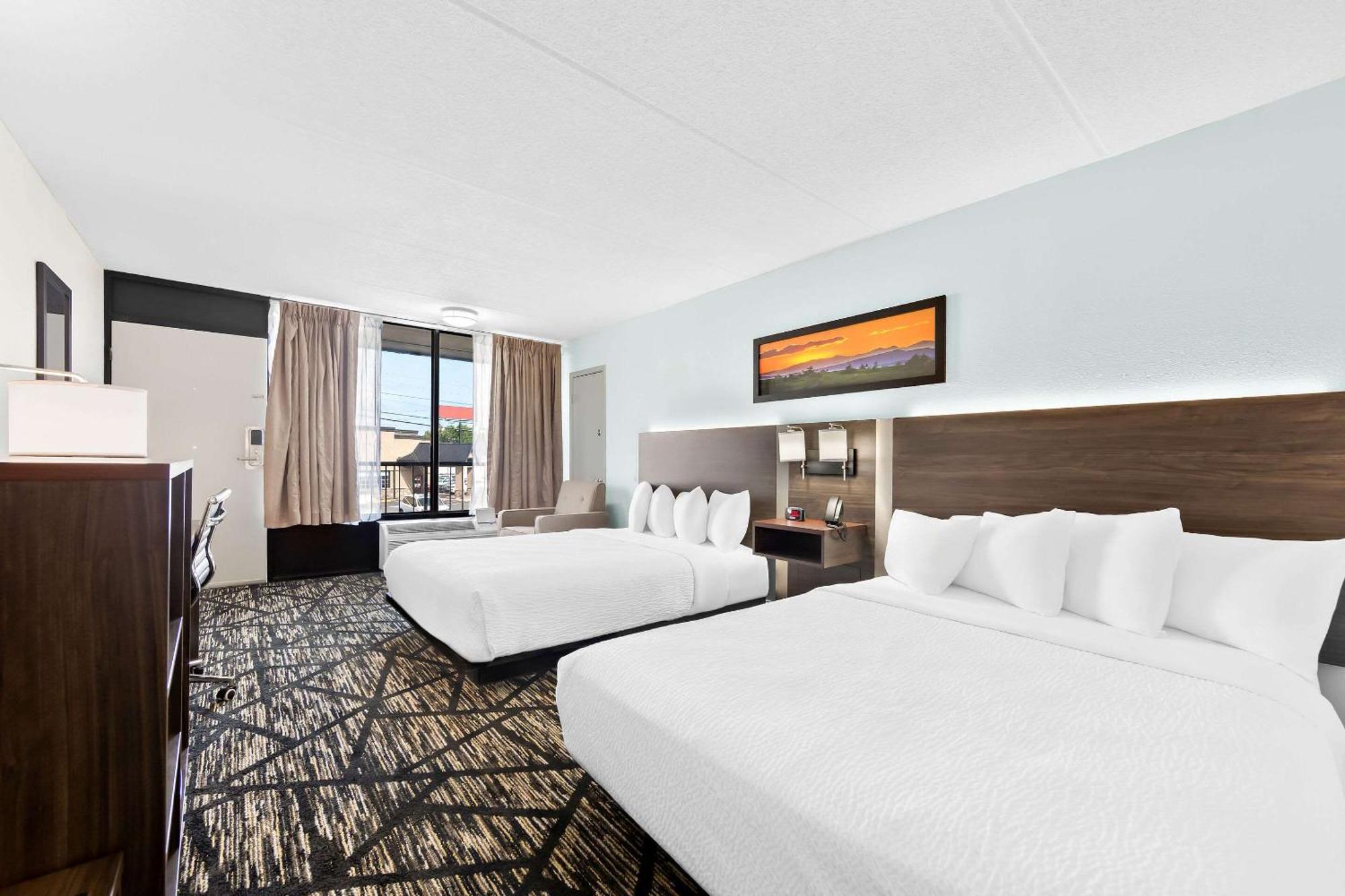 Clarion Inn & Suites Near The Leconte Center Pigeon Forge Bagian luar foto