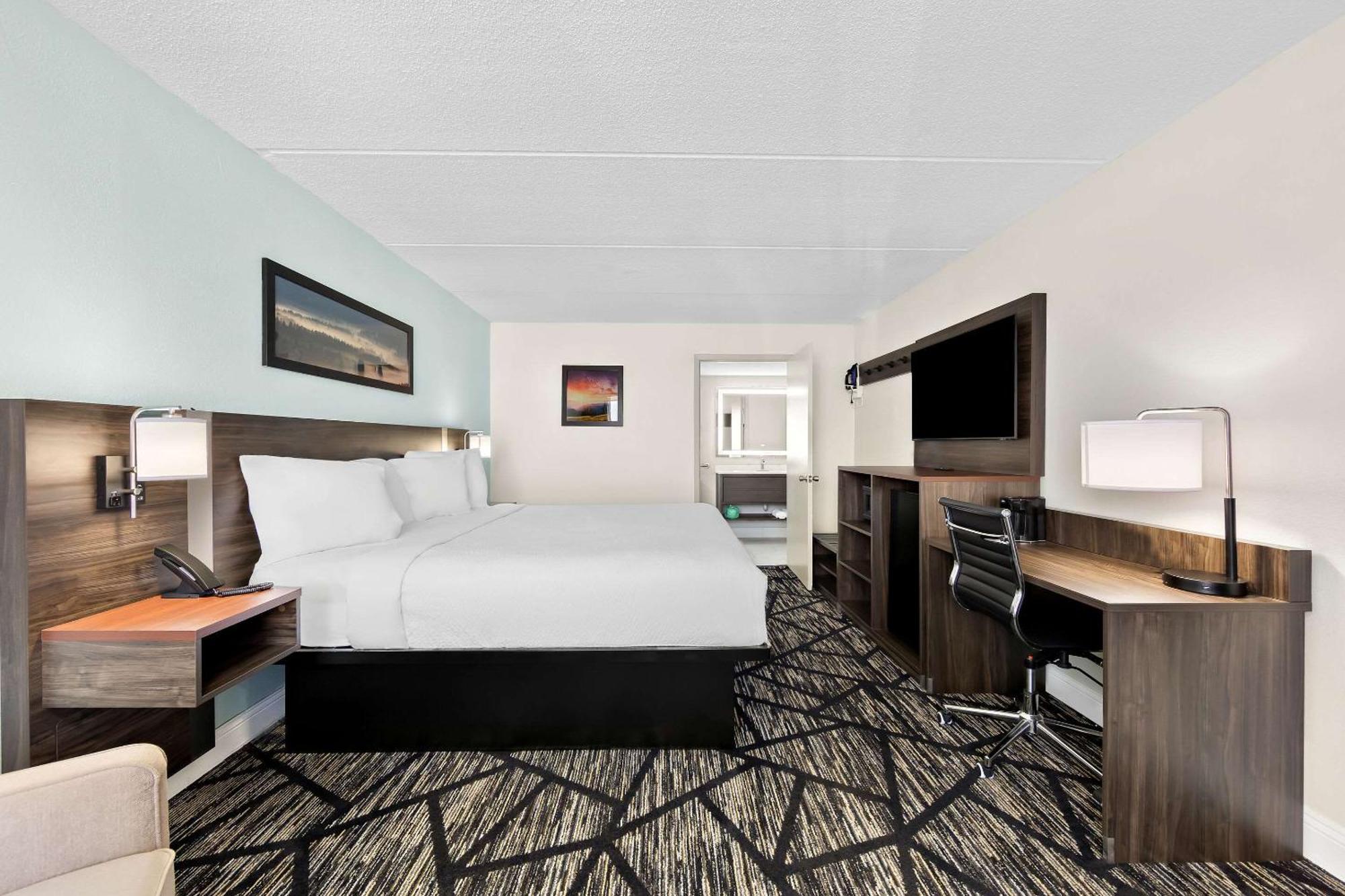 Clarion Inn & Suites Near The Leconte Center Pigeon Forge Bagian luar foto