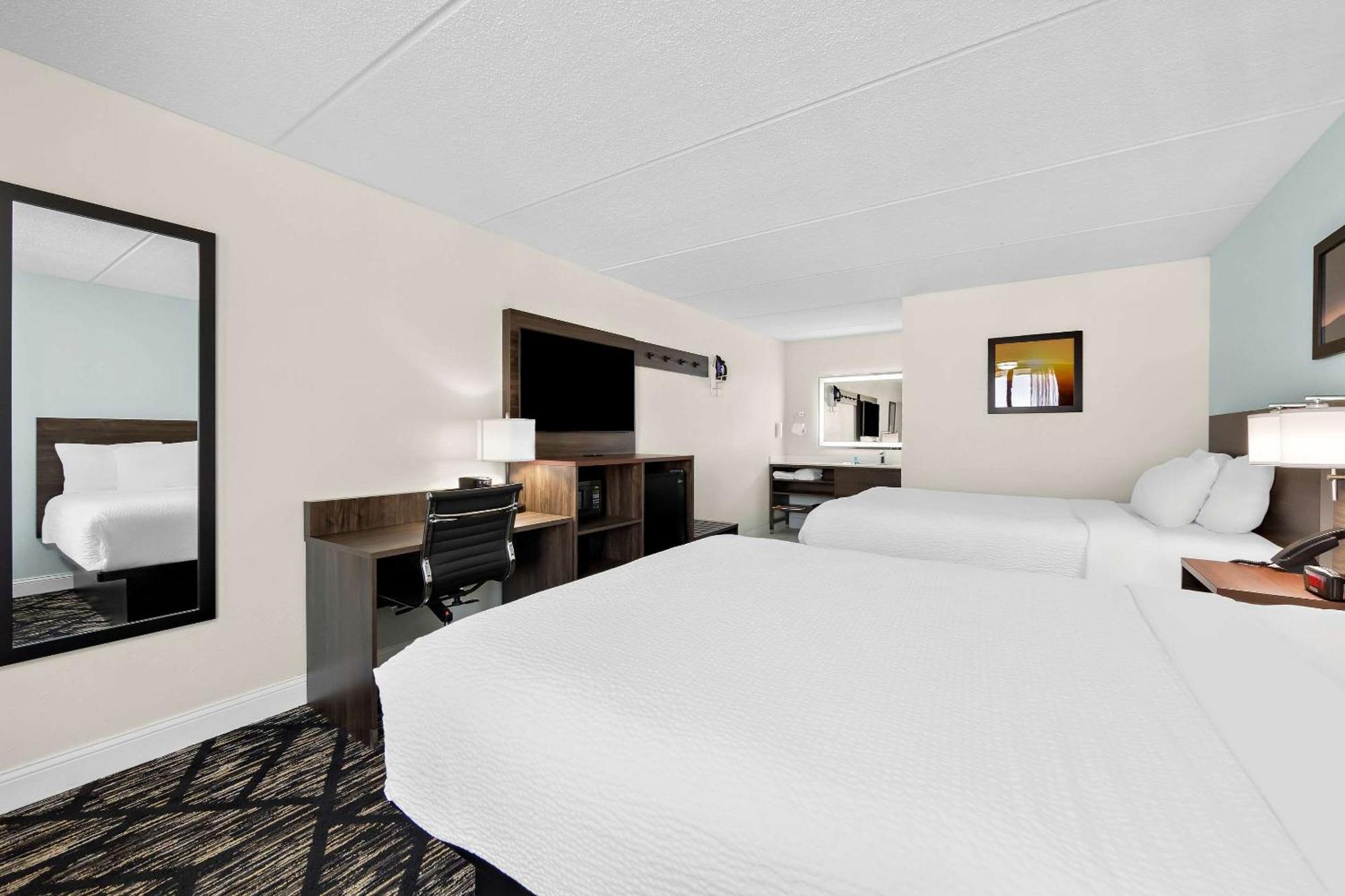 Clarion Inn & Suites Near The Leconte Center Pigeon Forge Bagian luar foto