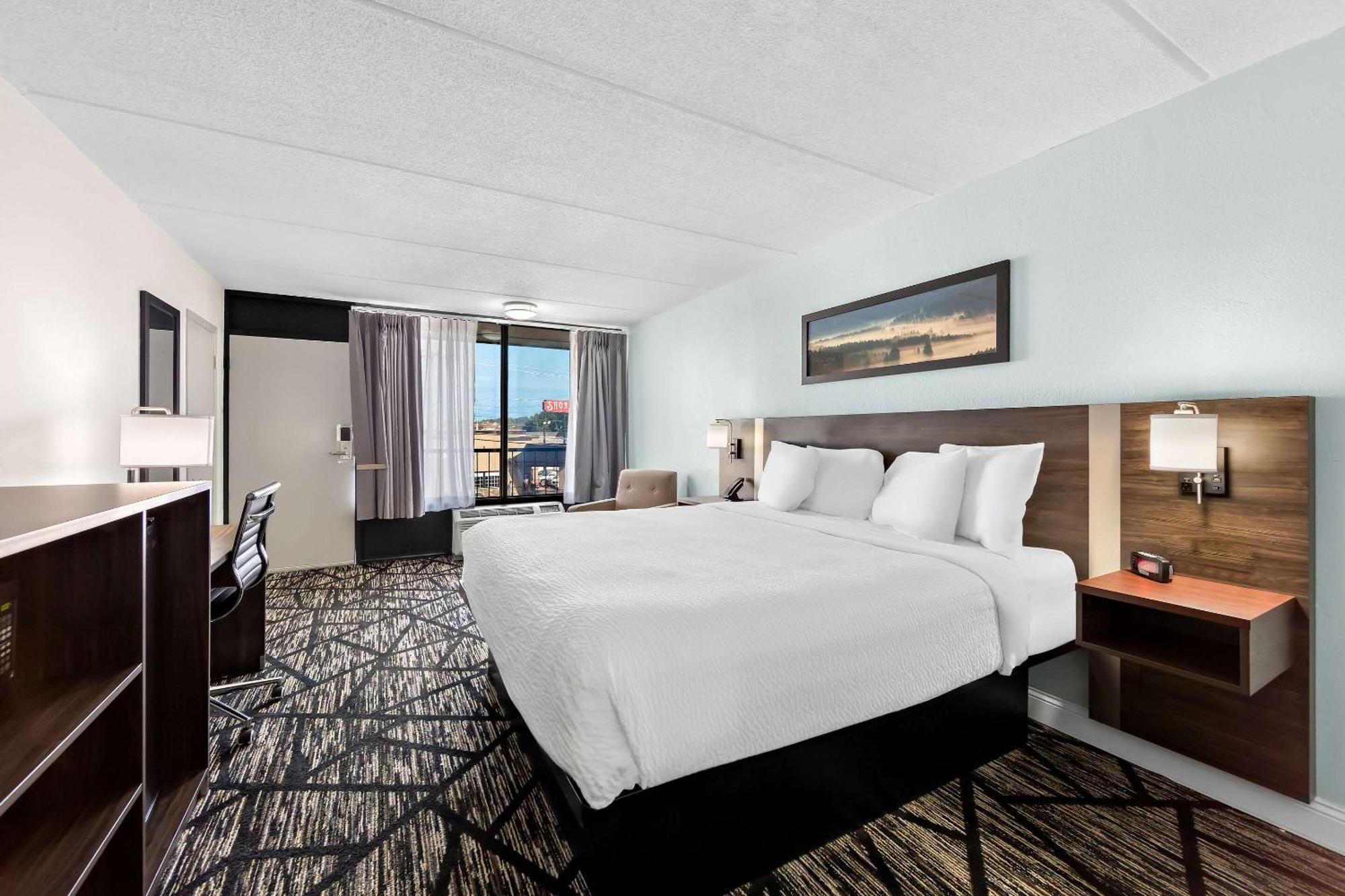 Clarion Inn & Suites Near The Leconte Center Pigeon Forge Bagian luar foto