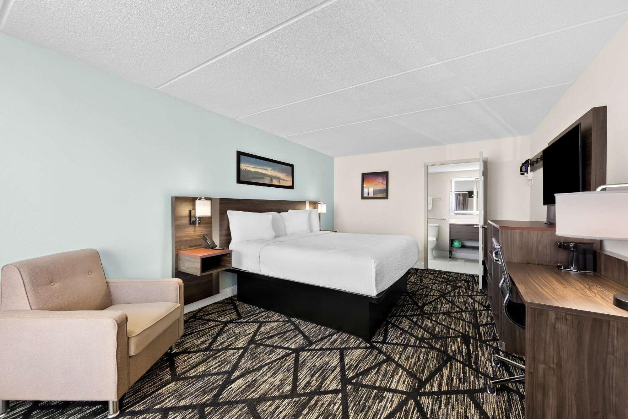Clarion Inn & Suites Near The Leconte Center Pigeon Forge Bagian luar foto
