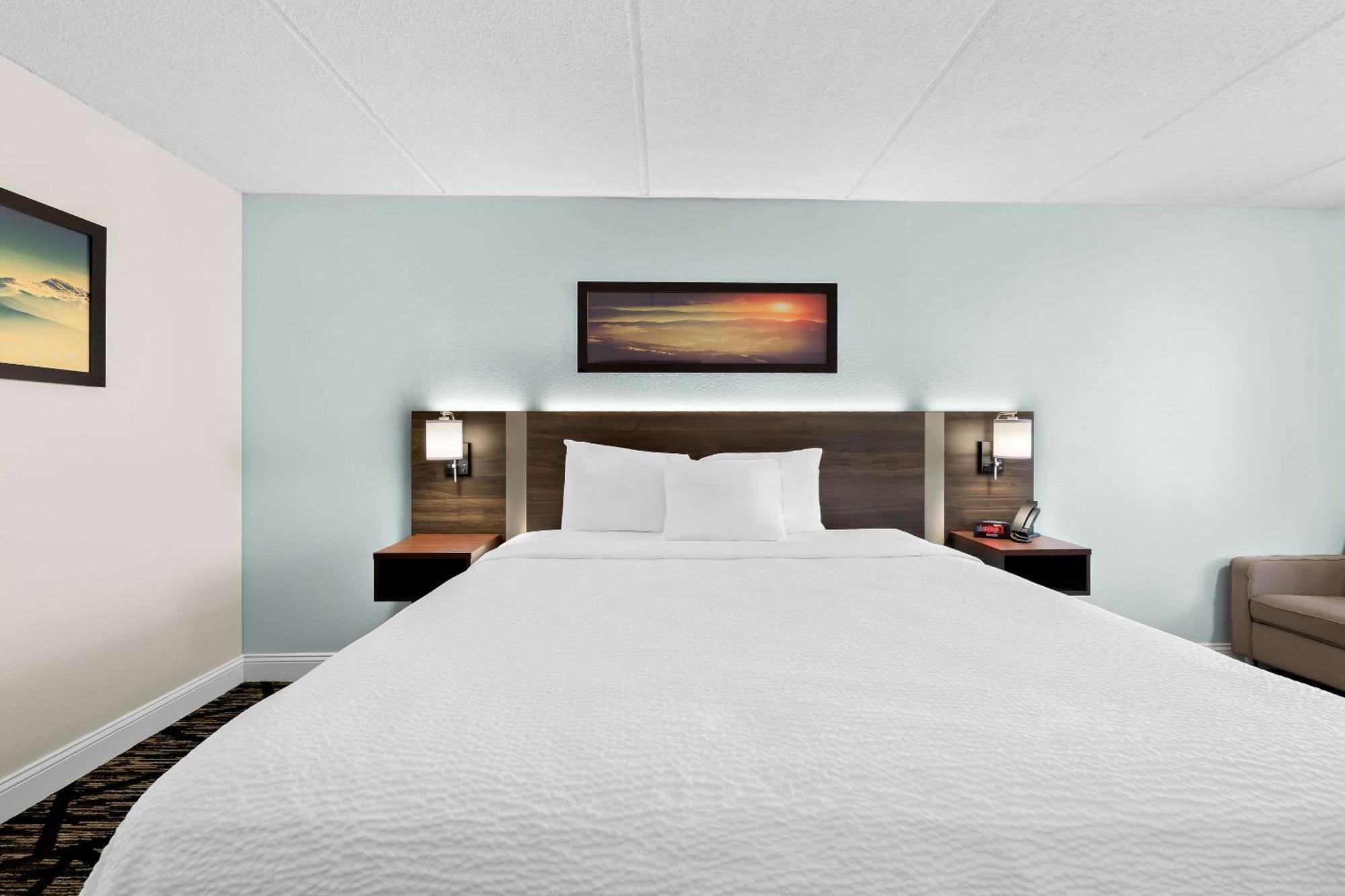 Clarion Inn & Suites Near The Leconte Center Pigeon Forge Bagian luar foto