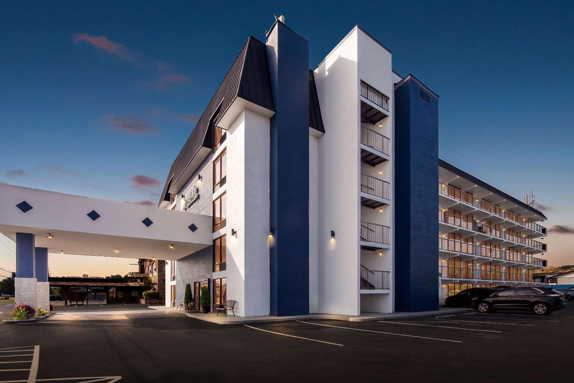 Clarion Inn & Suites Near The Leconte Center Pigeon Forge Bagian luar foto
