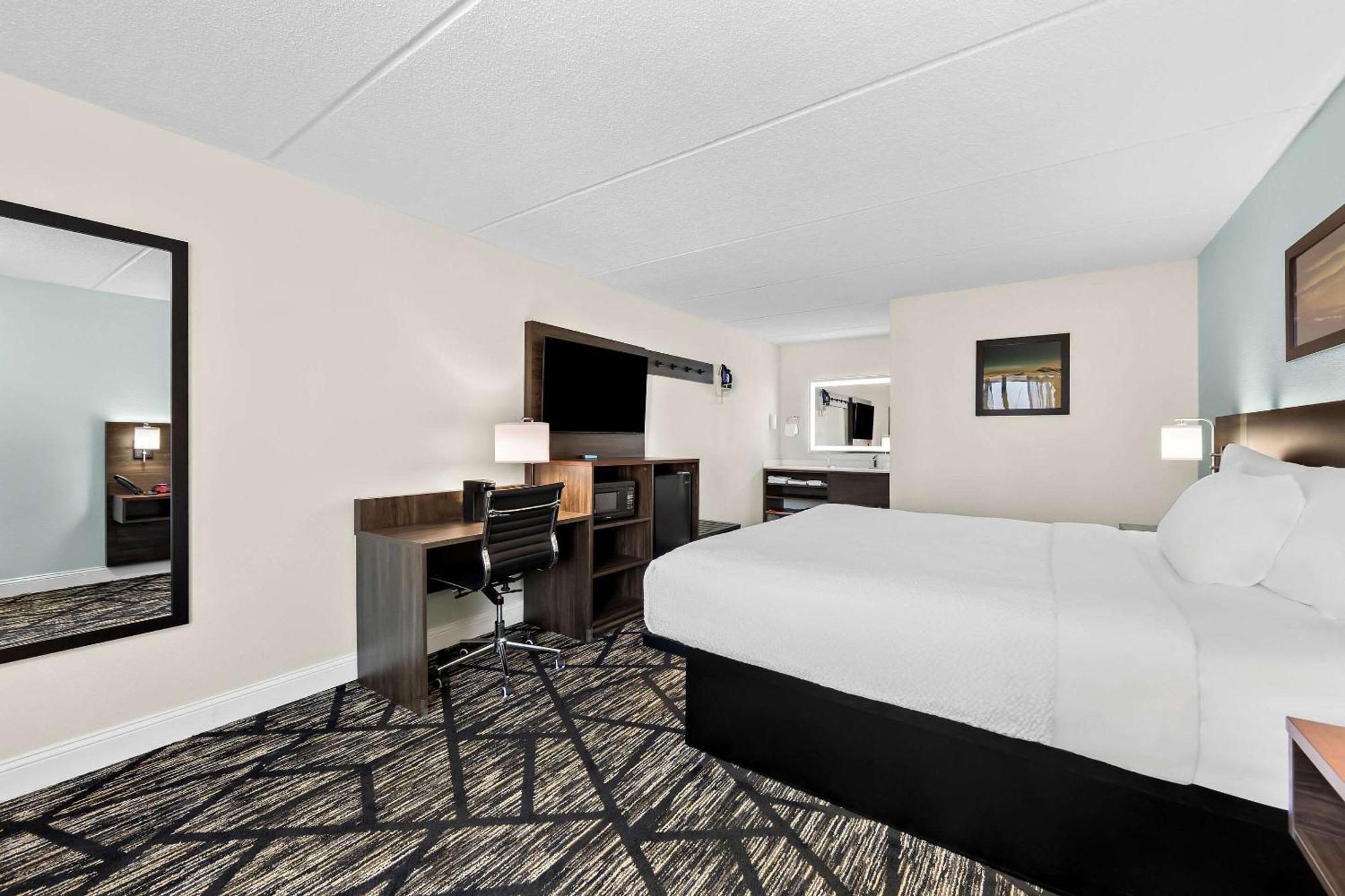 Clarion Inn & Suites Near The Leconte Center Pigeon Forge Bagian luar foto