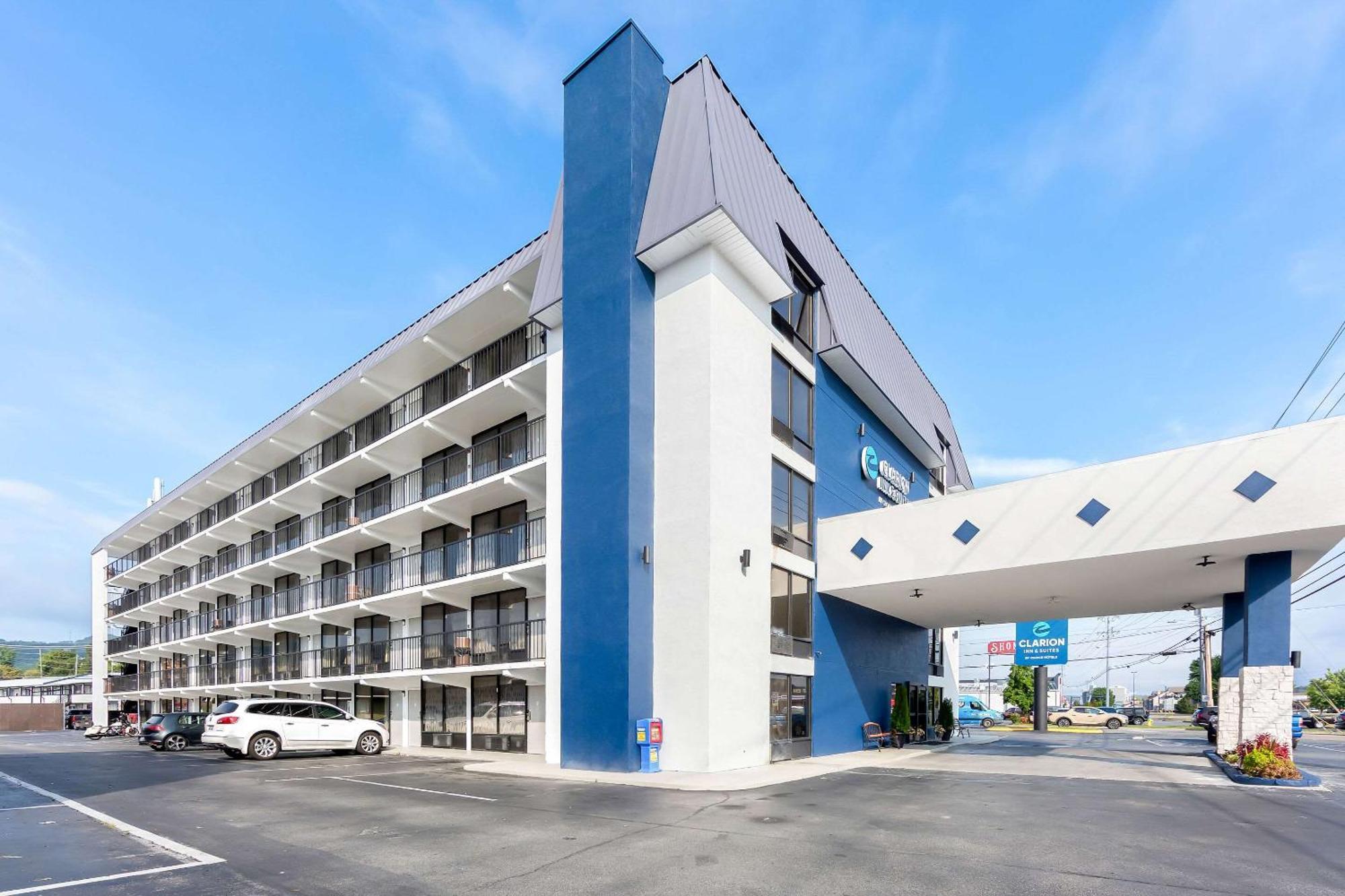 Clarion Inn & Suites Near The Leconte Center Pigeon Forge Bagian luar foto