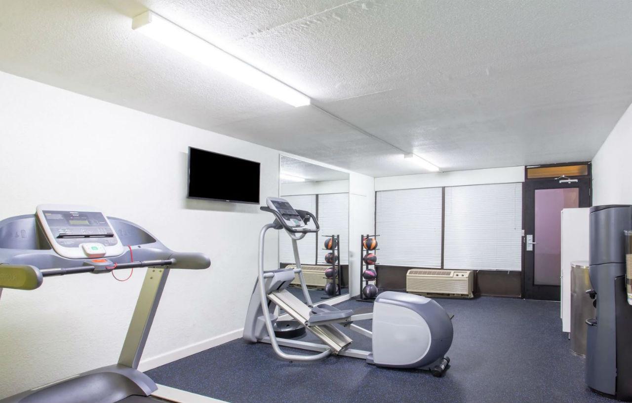 Clarion Inn & Suites Near The Leconte Center Pigeon Forge Bagian luar foto